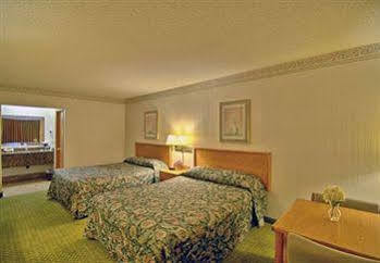 Courtesy Inn Monmouth Экстерьер фото